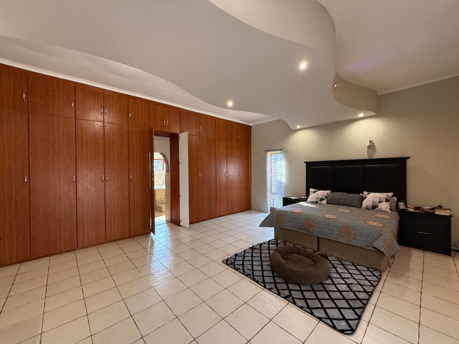 5 Bedroom Property for Sale in Schoemansville North West